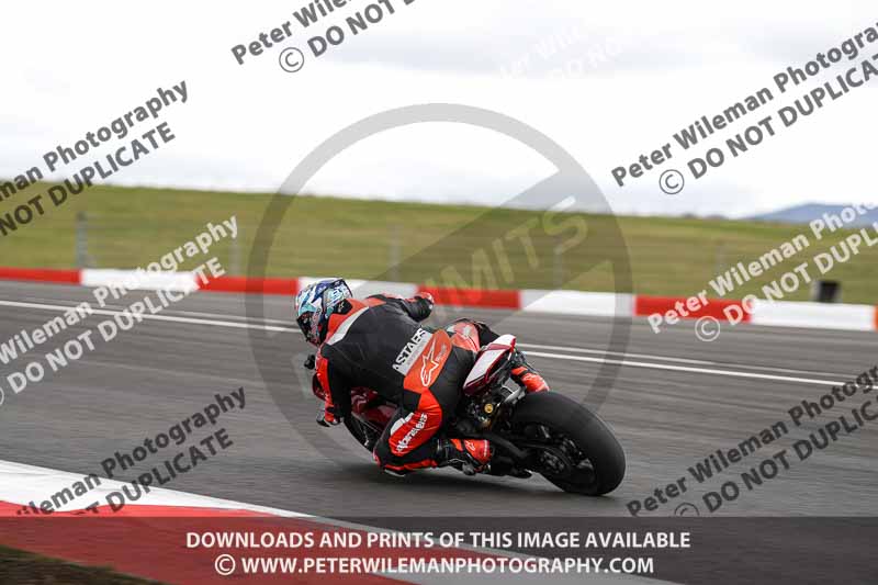 cadwell no limits trackday;cadwell park;cadwell park photographs;cadwell trackday photographs;enduro digital images;event digital images;eventdigitalimages;navarra;no limits trackdays;peter wileman photography;racing digital images;trackday digital images;trackday photos